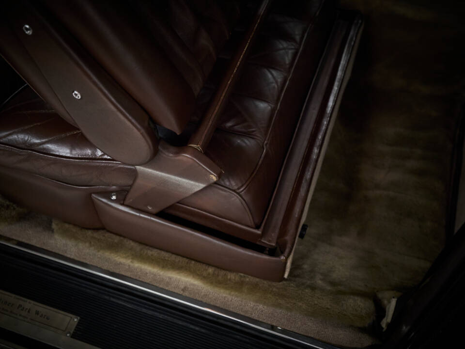 Image 57/99 of Rolls-Royce Corniche I (1979)