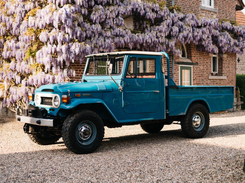 Image 2/27 of Toyota Land Cruiser FJ 45 (1976)