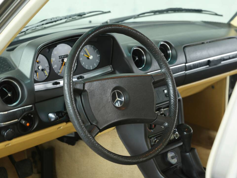 Image 13/49 of Mercedes-Benz 230 TE (1981)