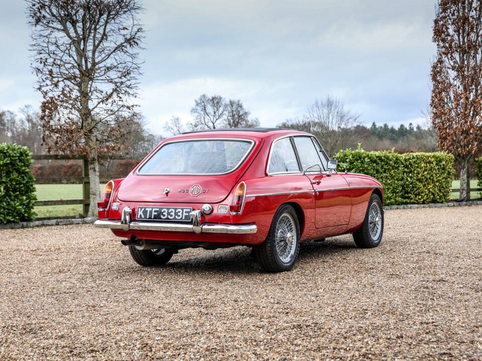 Image 38/40 of MG MGC GT (1968)