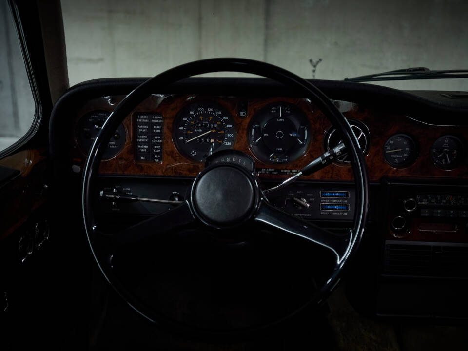 Image 56/99 of Rolls-Royce Corniche I (1979)