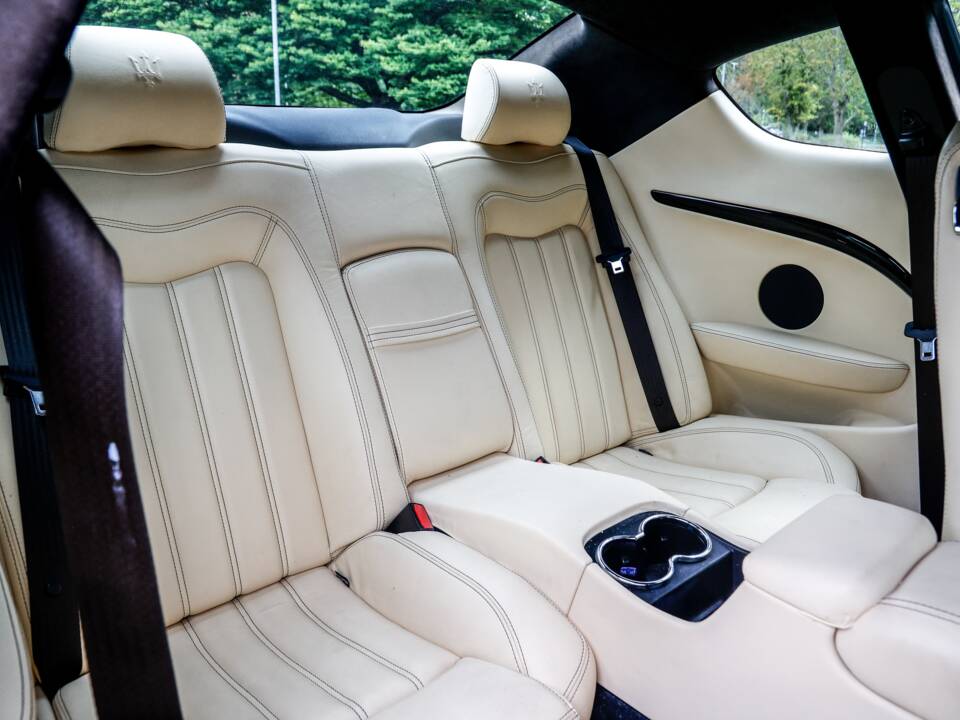 Image 27/43 of Maserati GranTurismo 4.2 (2008)