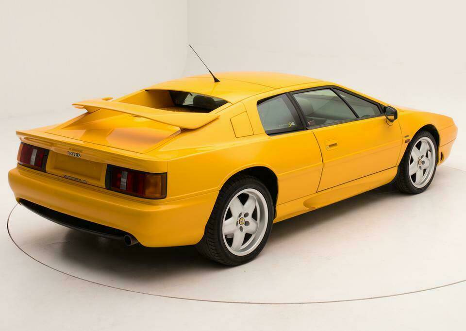 Image 3/33 of Lotus Esprit S4 (1993)