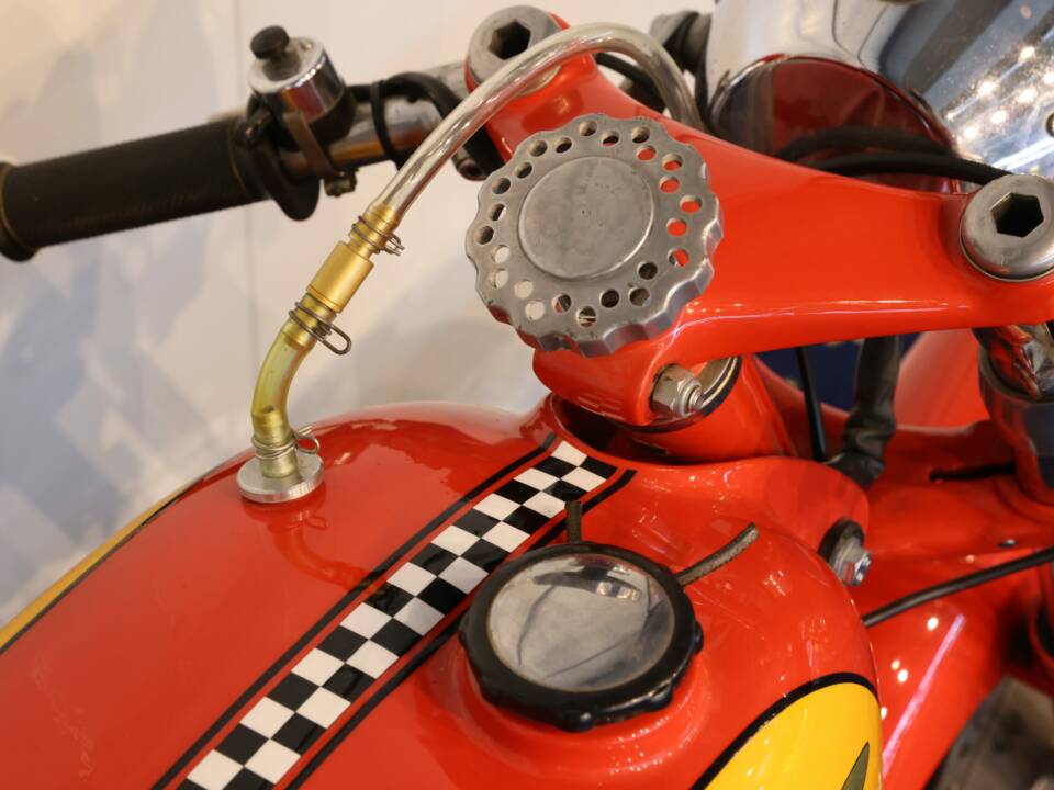 Image 15/27 of Aermacchi Ala Verde (1962)