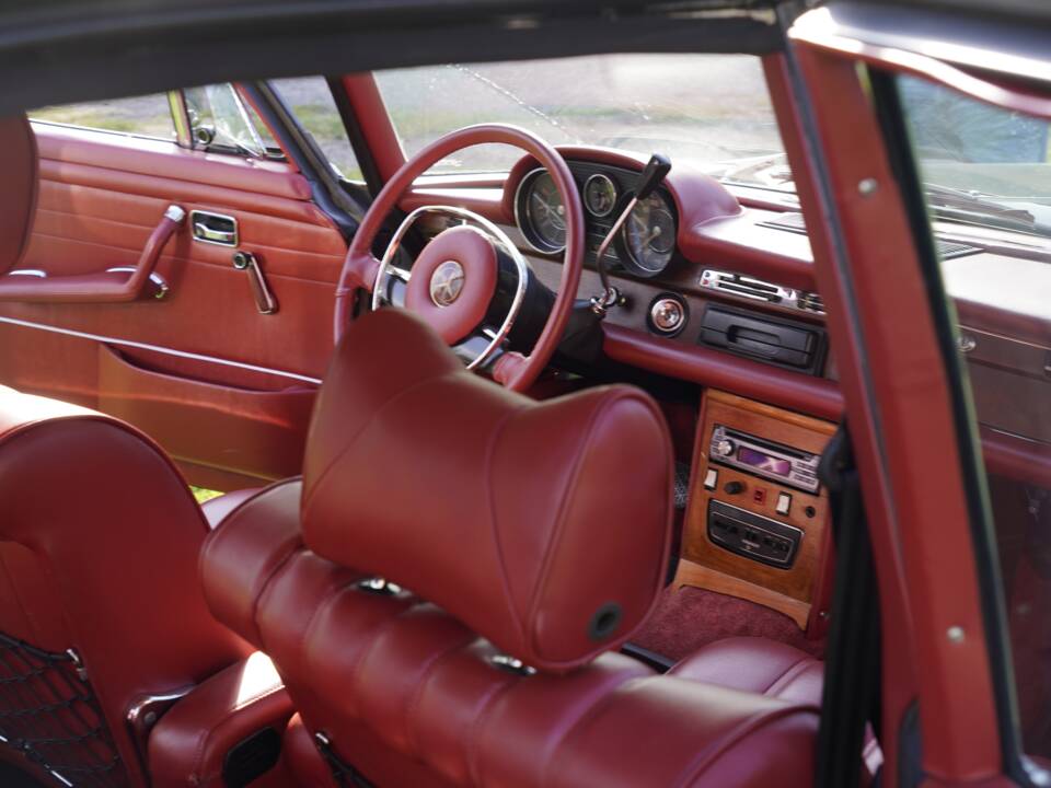 Bild 8/16 von Mercedes-Benz 280 S (1971)