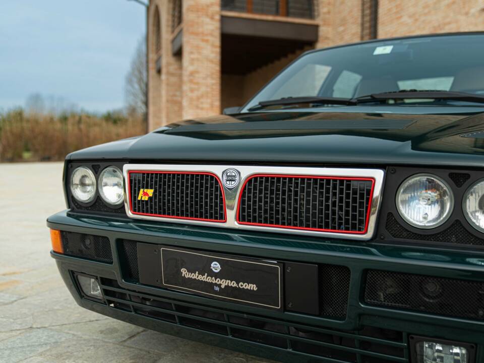 Image 15/50 de Lancia Delta HF Integrale 16V (1992)