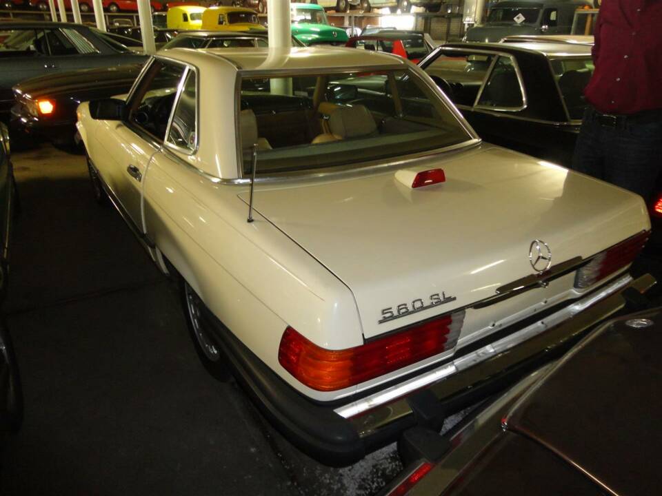 Image 21/26 of Mercedes-Benz 560 SL (1987)