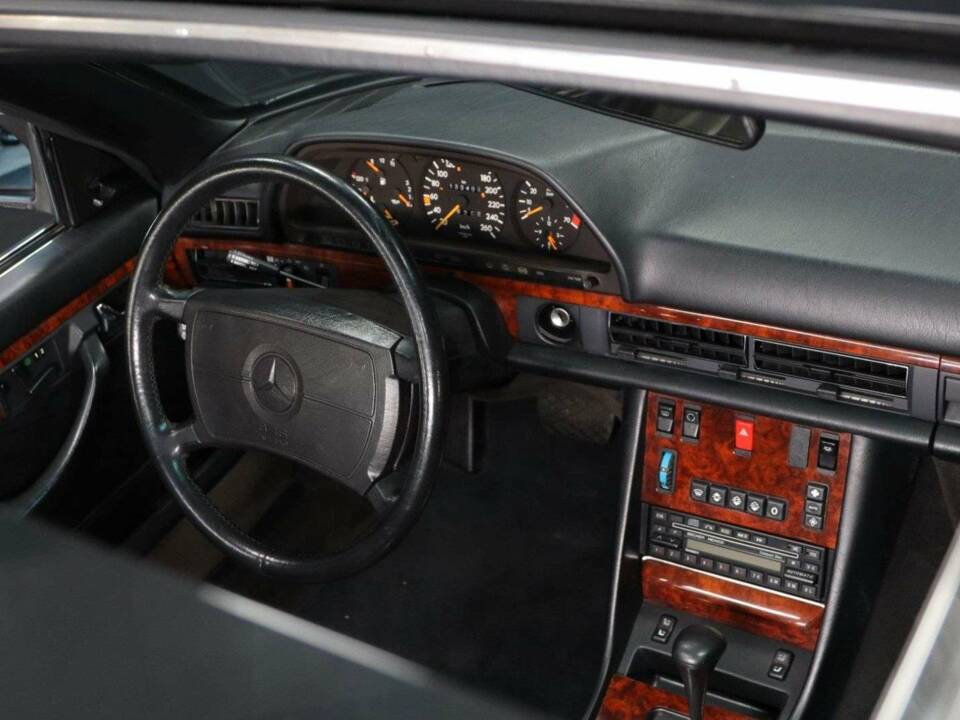 Imagen 18/30 de Mercedes-Benz 560 SEC (1989)