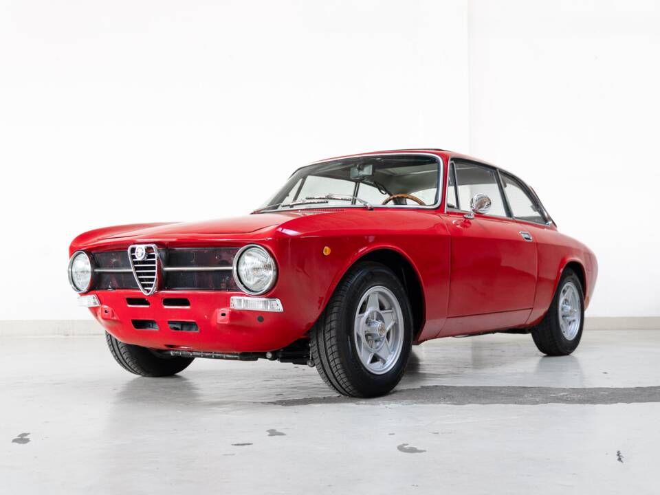 Bild 1/32 von Alfa Romeo Giulia 1600 GT Junior (1972)