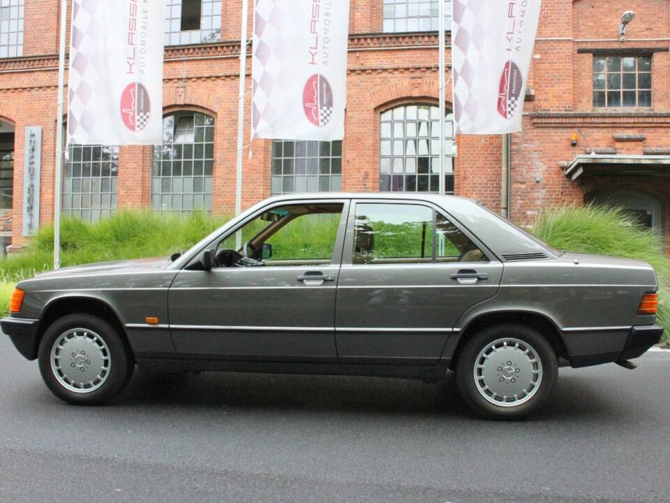 Image 5/27 of Mercedes-Benz 190 E (1987)