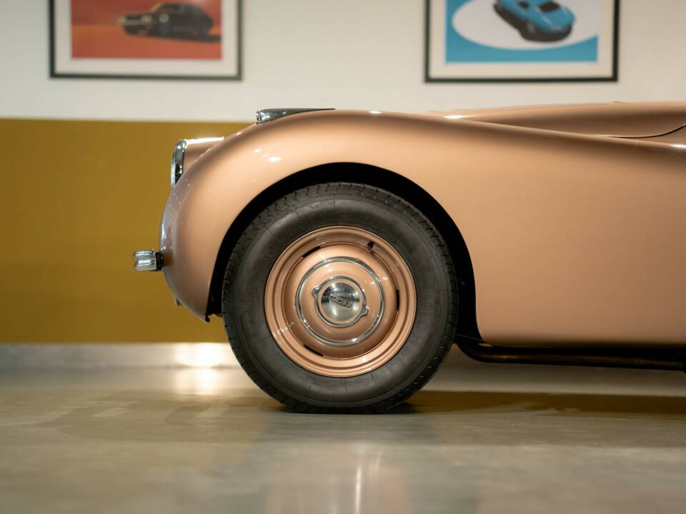 Image 6/50 of Jaguar XK 120 OTS (1952)