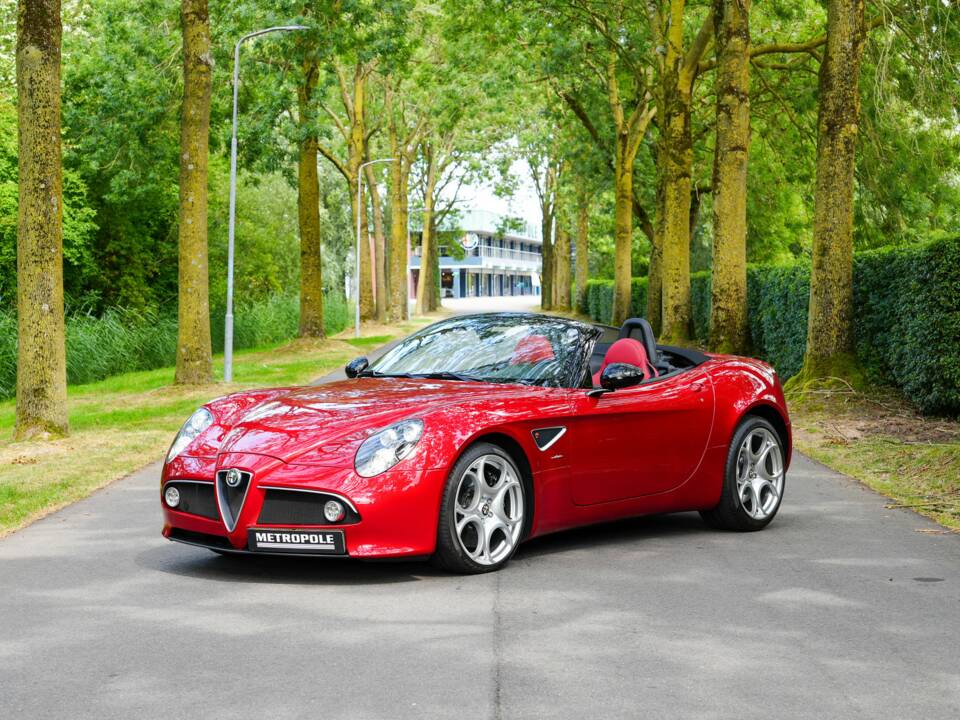 Image 1/50 of Alfa Romeo 8C Spider (2010)
