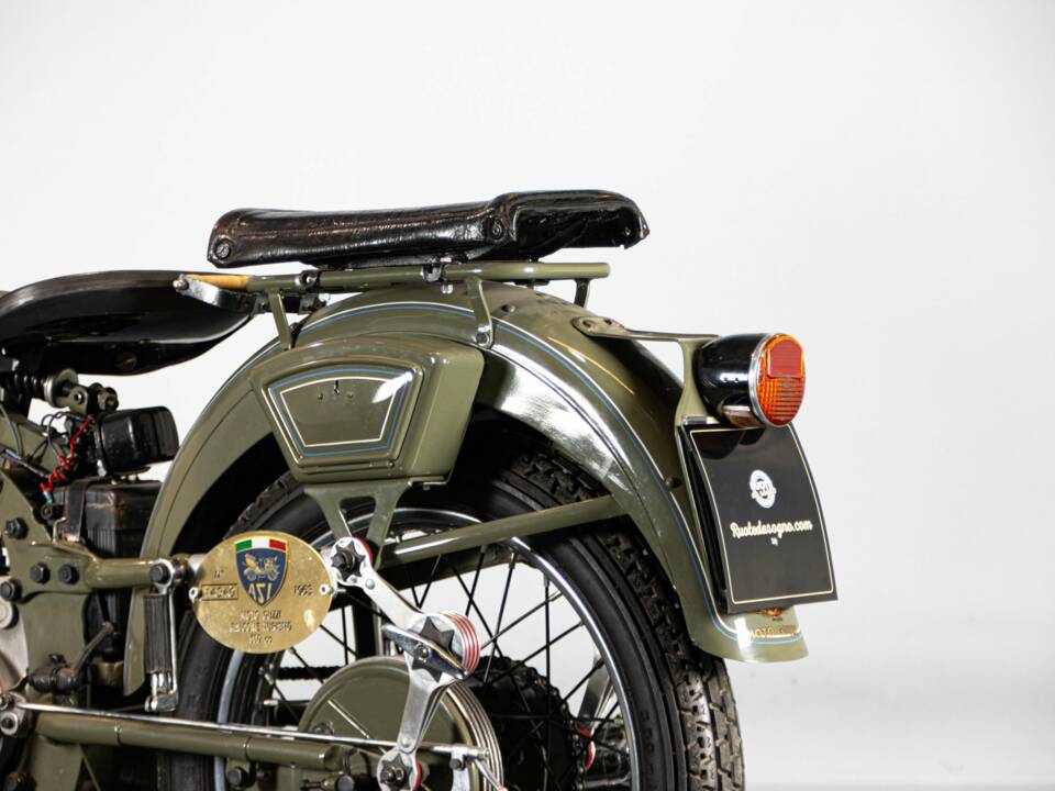 Image 13/50 of Moto Guzzi DUMMY (1963)