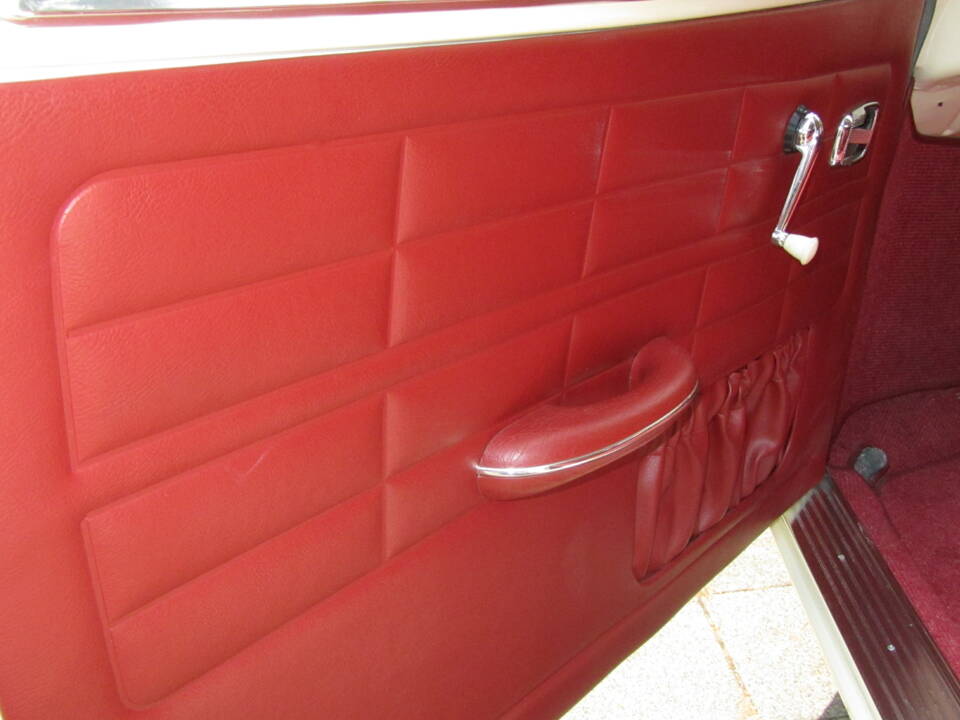 Image 22/45 of Volkswagen Karmann Ghia 1300 (1965)