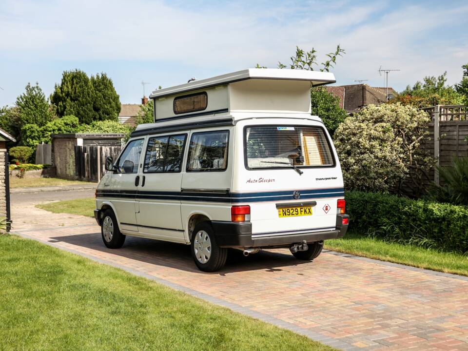 Image 23/37 of Volkswagen T4 California 2.0 (1996)