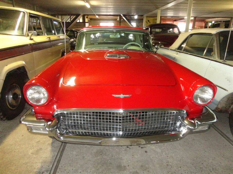 Image 21/38 of Ford Thunderbird (1957)