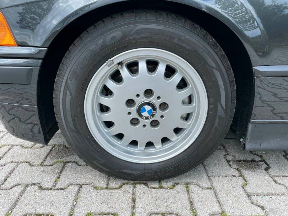 Afbeelding 11/20 van BMW 325i (1992)