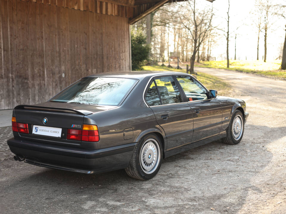 Afbeelding 5/97 van BMW M5 (1989)