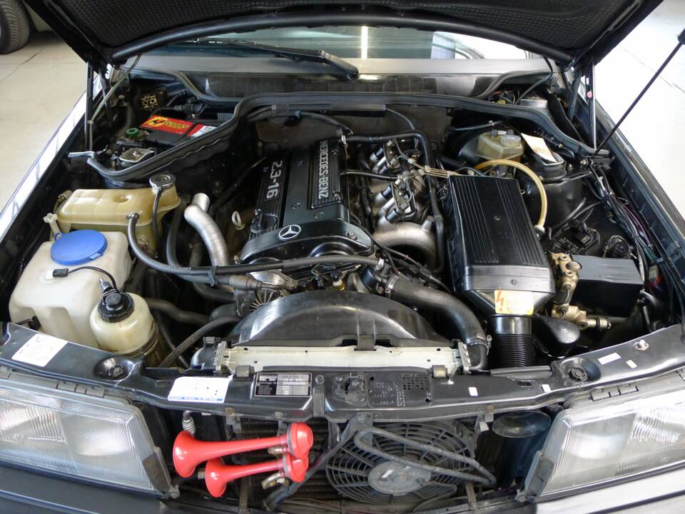 Image 12/49 of Mercedes-Benz 190 E 2.3-16 (1984)