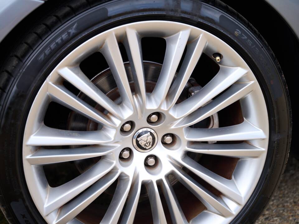 Bild 30/50 von Jaguar XJ 5.0 (2010)