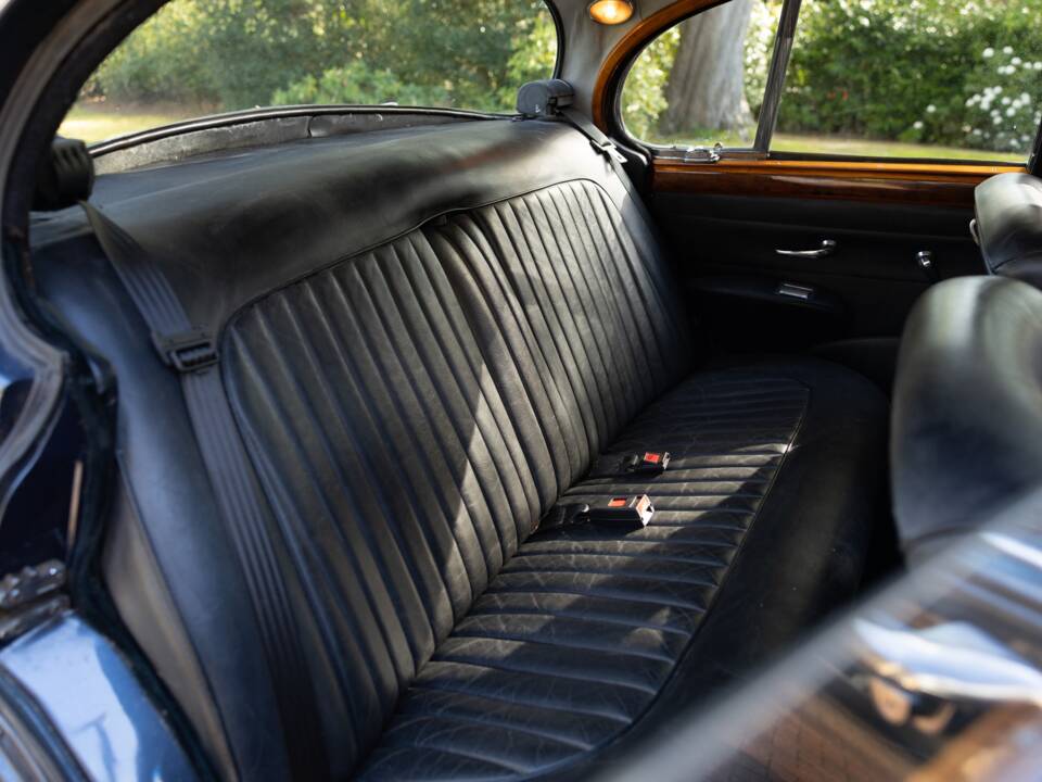 Image 24/50 de Jaguar Mk II 3.8 (1966)
