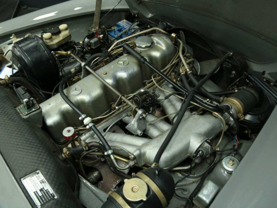 Image 37/50 of Mercedes-Benz 250 SL (1968)