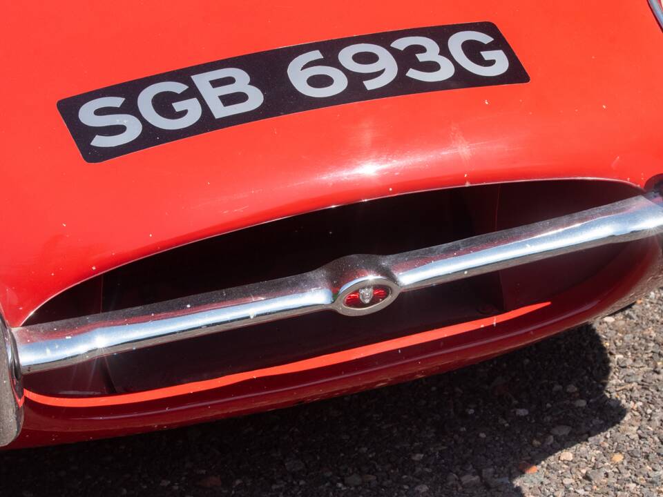 Image 23/50 de Jaguar Type E (2+2) (1969)