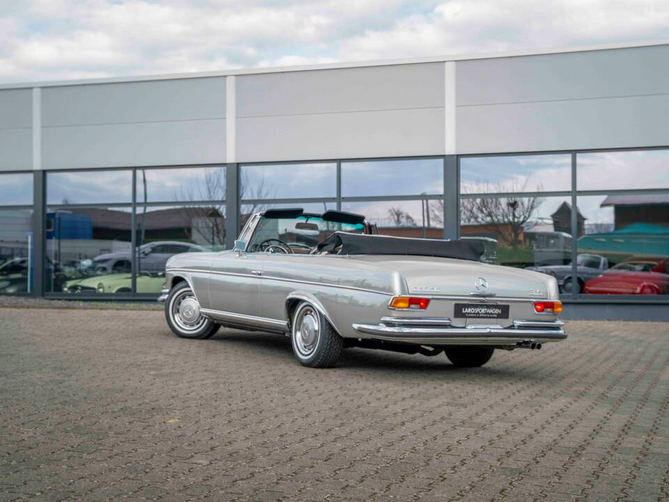 Imagen 8/30 de Mercedes-Benz 280 SE 3,5 (1969)