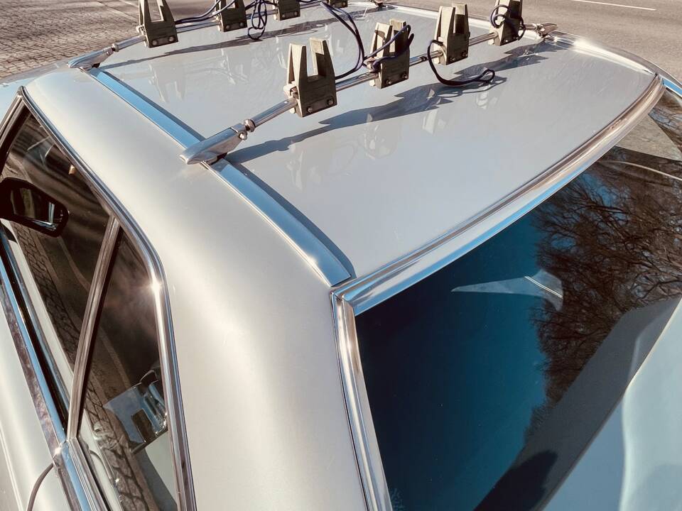 Image 15/22 of Mercedes-Benz 280 SL (1982)