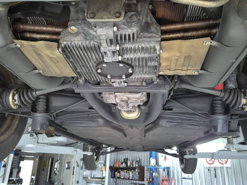 Image 32/40 of Volkswagen Beetle 1303 LS (1979)