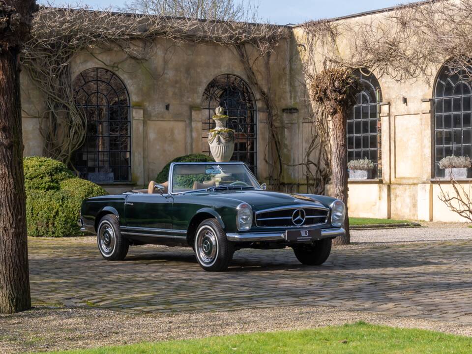 Image 21/30 de Mercedes-Benz 250 SL (1967)