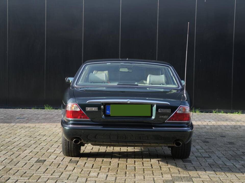 Image 9/30 of Jaguar XJ6 3.2 Sovereign (1997)