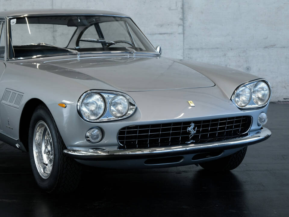 Imagen 10/24 de Ferrari 330 GT 2+2 (1964)