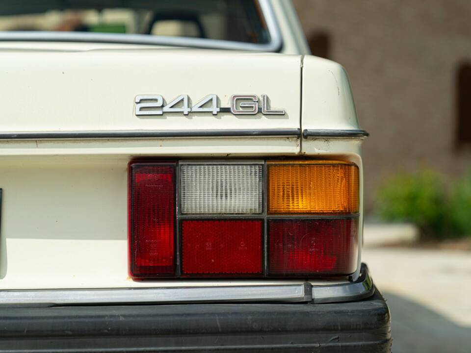 Image 9/50 of Volvo 244 GL D (1982)