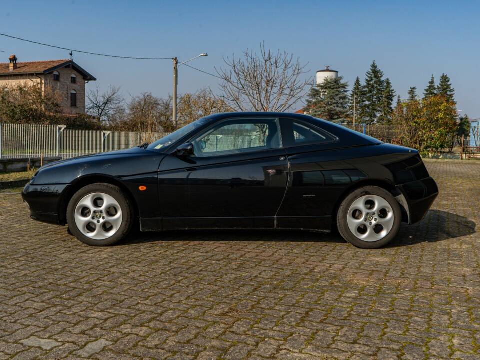 Immagine 4/6 di Alfa Romeo GTV 1.8 Twin Spark (1999)
