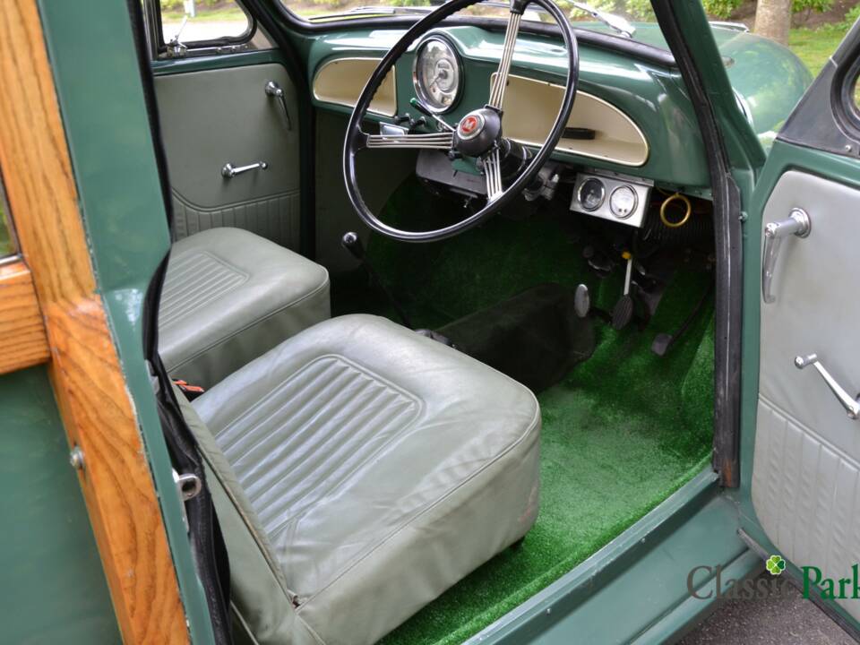 Image 18/50 of Morris Minor 1000 Traveller (1964)