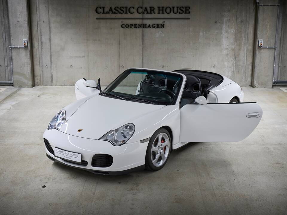 Imagen 4/98 de Porsche 911 Carrera 4S (2004)
