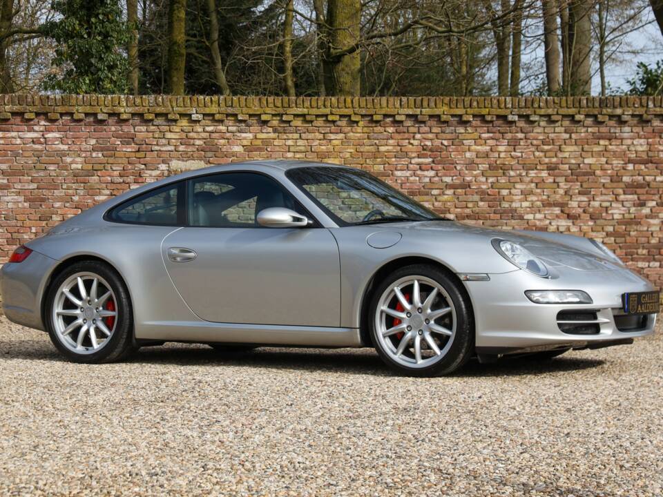 Image 22/50 of Porsche 911 Carrera S (2004)