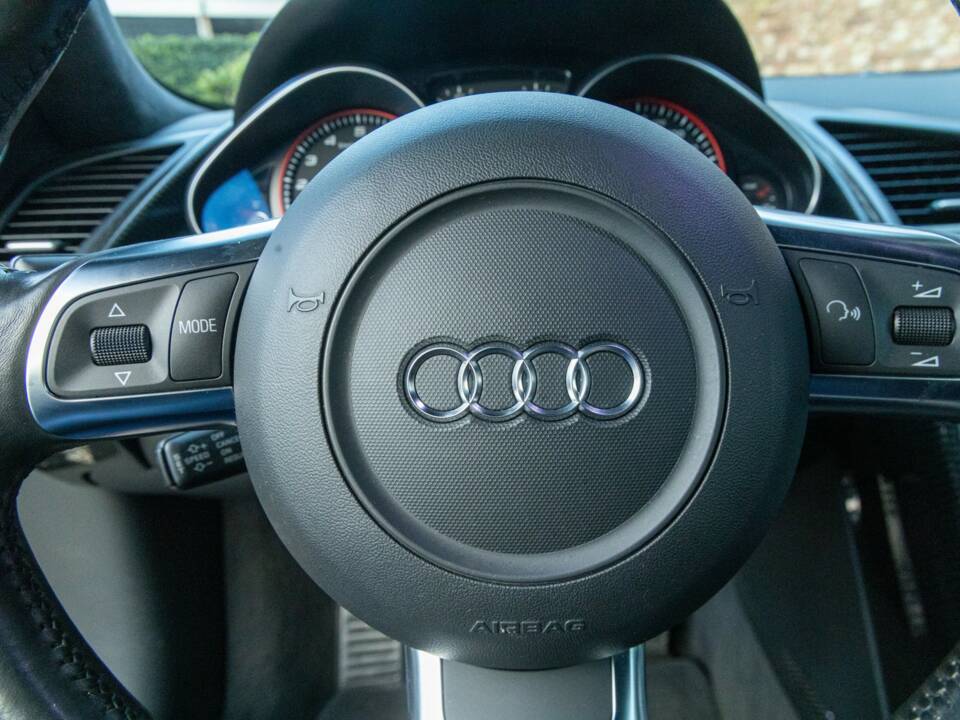 Image 24/50 de Audi R8 V10 (2011)