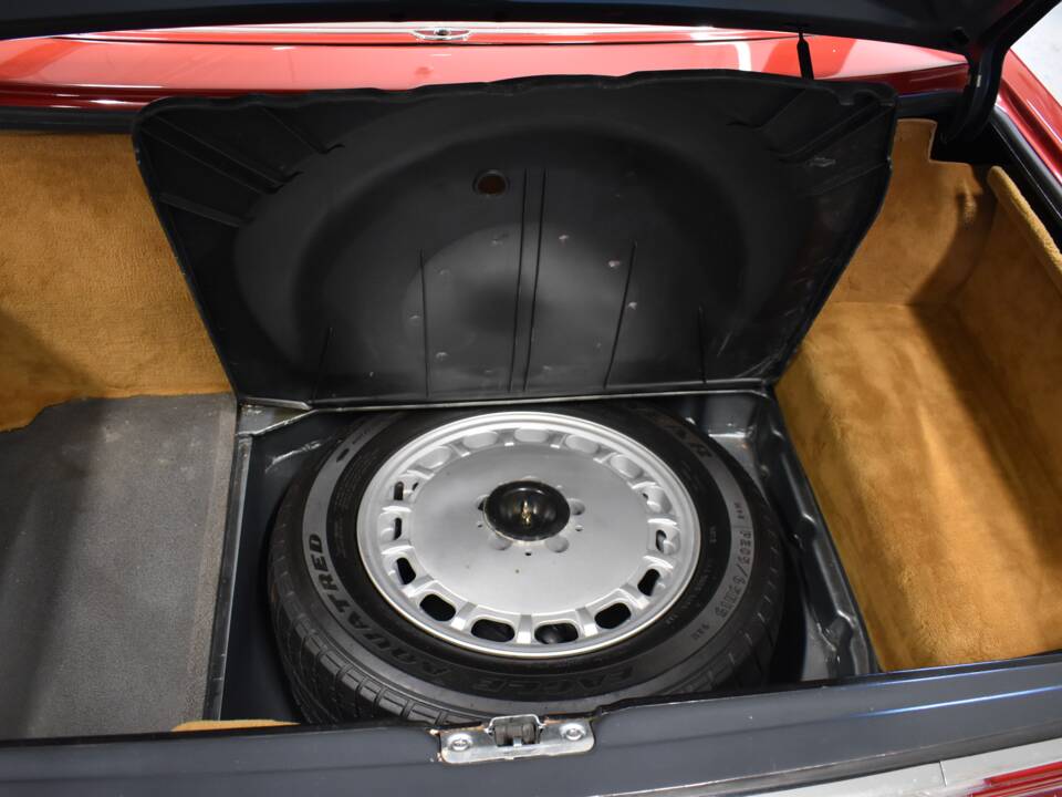 Image 63/94 of Mercedes-Benz 560 SL (1988)