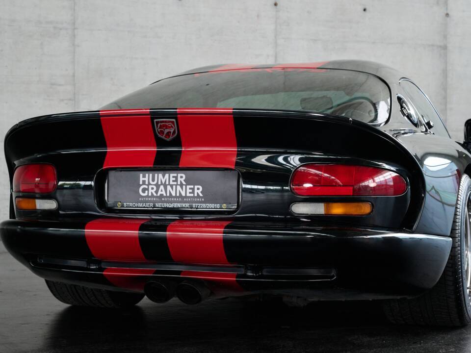 Image 43/50 of Dodge Viper GTS (2005)