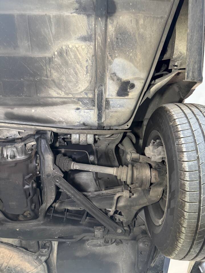 Image 26/37 of BMW 735i (1991)