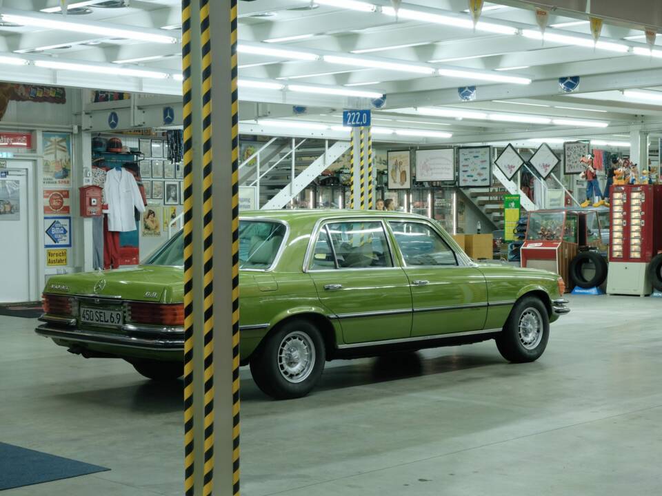 Image 13/50 de Mercedes-Benz 450 SEL 6,9 (1976)