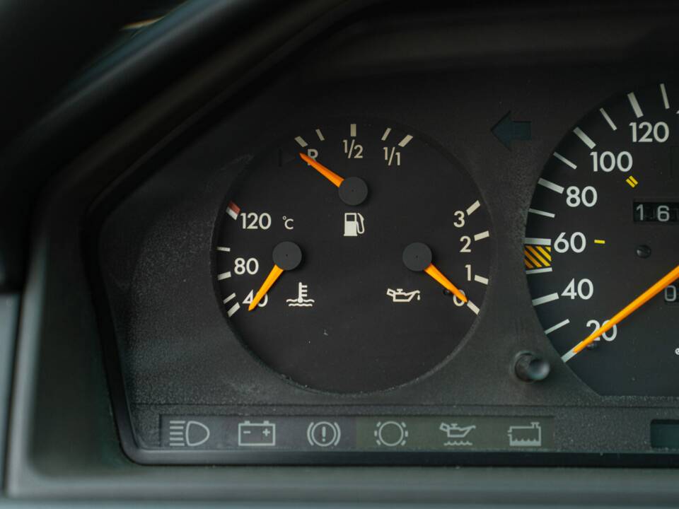 Obraz 43/49 pojazdu Mercedes-Benz 320 E (1993)
