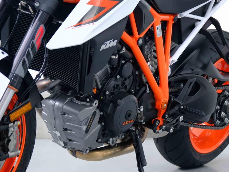 Image 36/83 of KTM 1290 Super Duke R (2018)