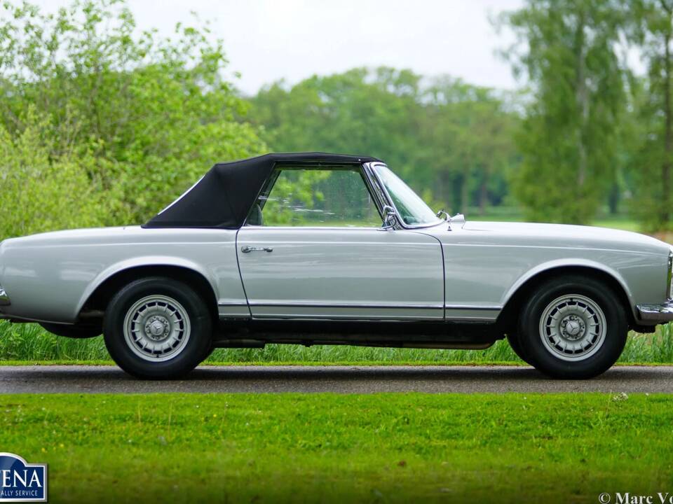 Image 45/49 of Mercedes-Benz 230 SL (1964)