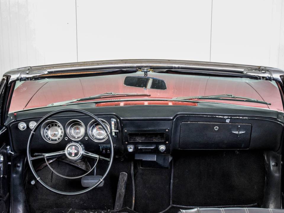 Immagine 39/50 di Chevrolet Corvair Monza Convertible (1966)