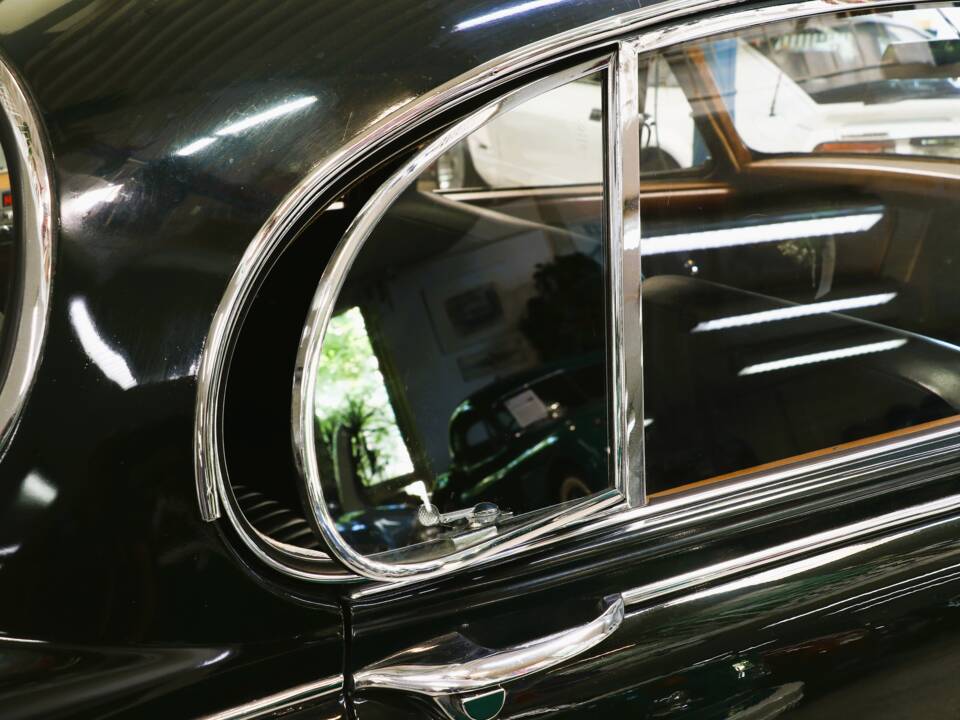 Immagine 16/36 di Jaguar 240 (1968)