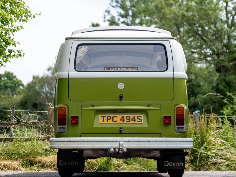 Image 35/47 of Volkswagen T2b Camper (1977)