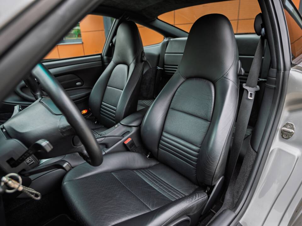 Afbeelding 27/73 van Porsche 911 Carrera 4S (2002)